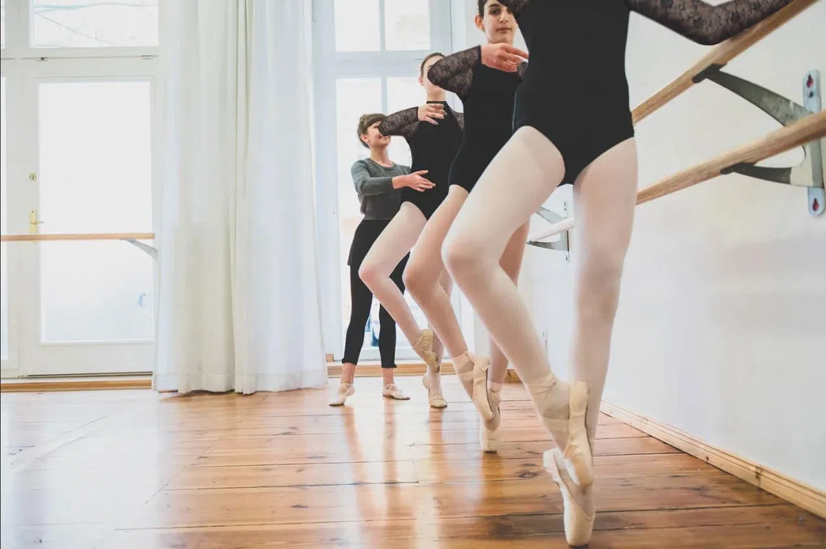 DANSHOW Justaucorps de Ballet en Dentelle pour Femme pour Col Montant de Danse, Justaucorps de Gymnastique pour Adulte
