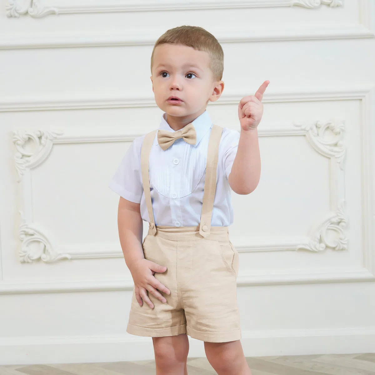 Volunboy Short à Bretelles pour Bébé Garçon, Short D'été Lin avec Bretelles et Nœud Papillon, 3 Pièces