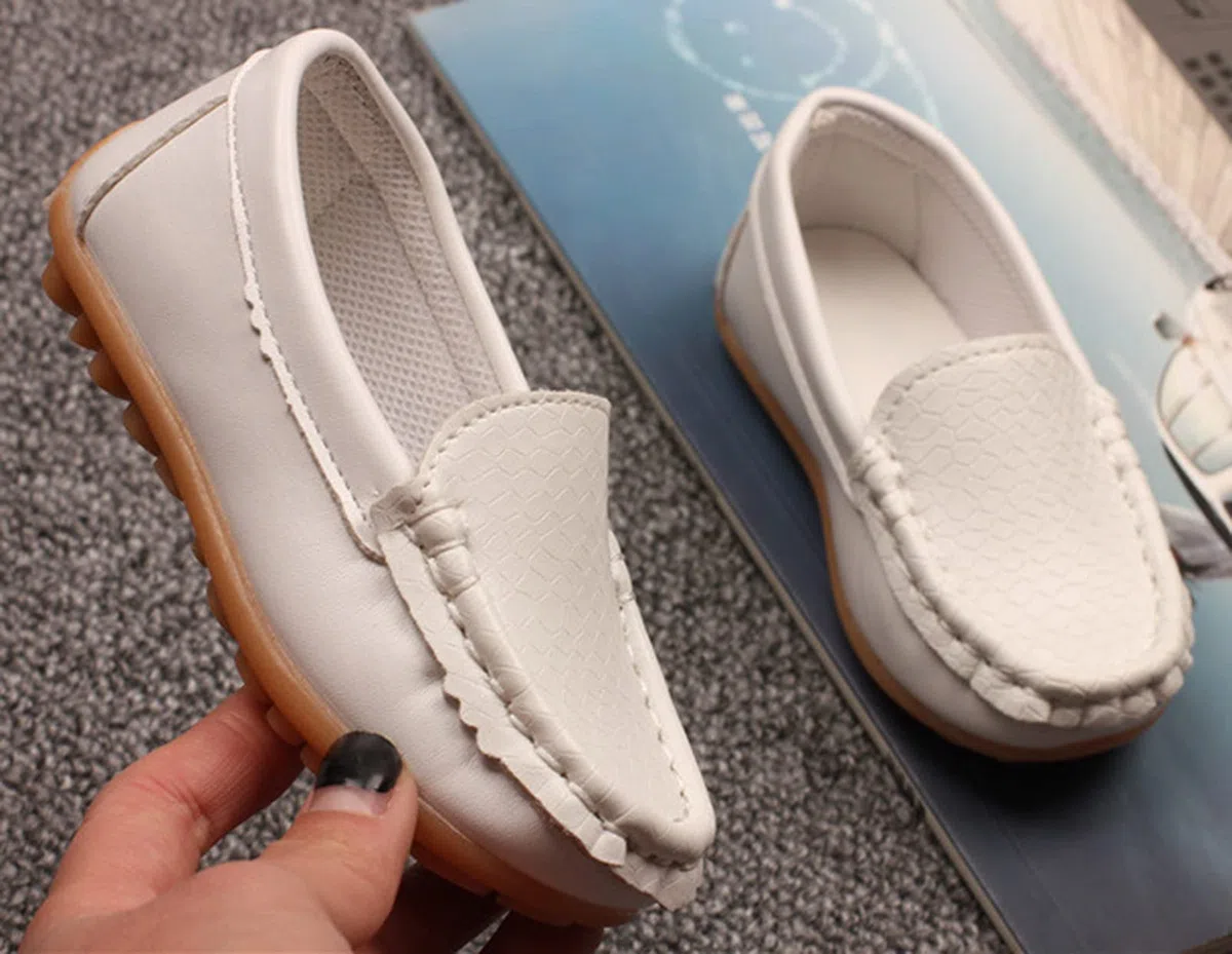 Mocassins pour Enfant Cuir Bateau Chaussures Garçon Mode Oxford Chaussures Fille Décontracté Confortable Mocassin Plates Loafers, Blanc 26 EU = 27 CN