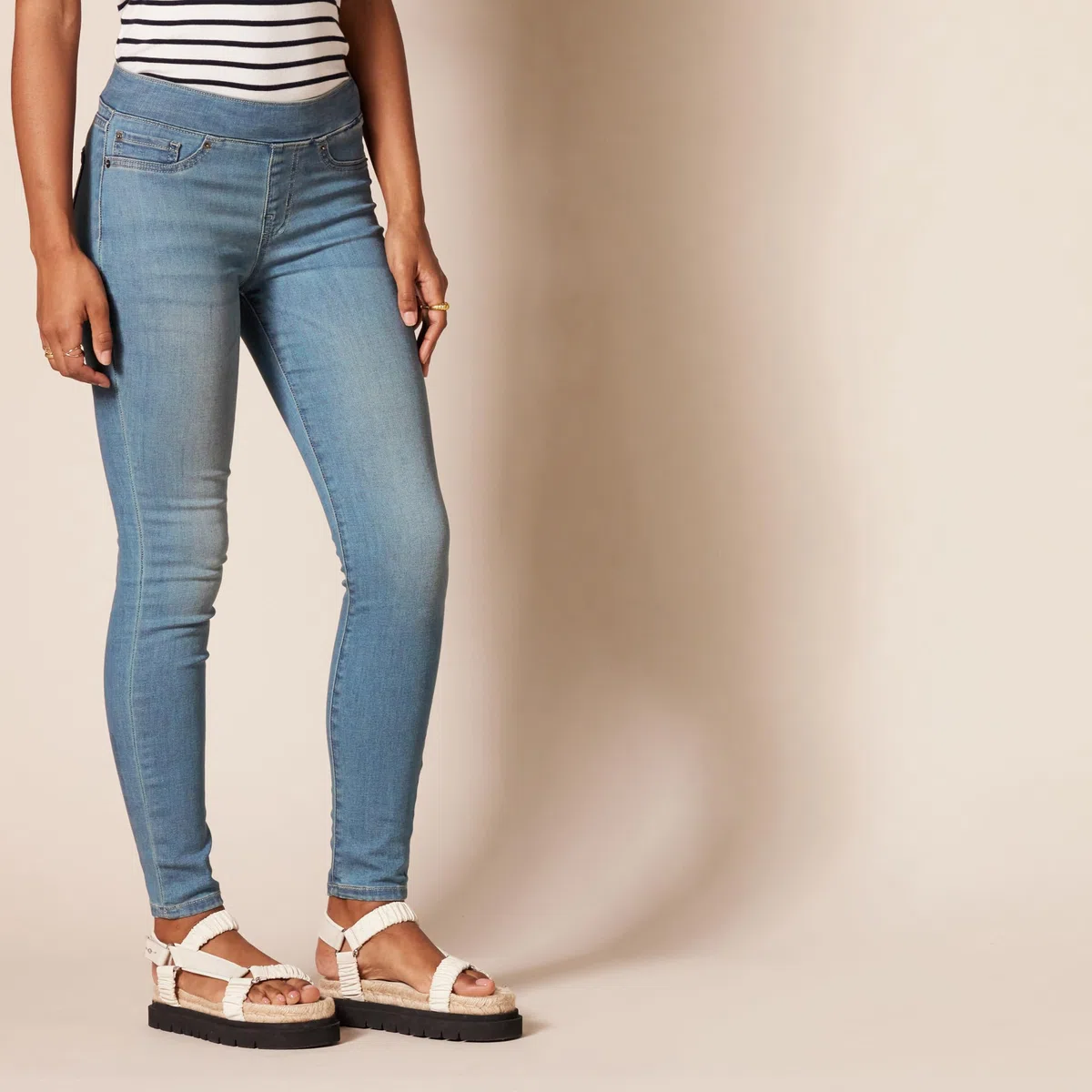 Amazon Essentials Femme Jegging Facile à Enfiler Extensible Taille Mi-Haute - Couleurs abandonnées