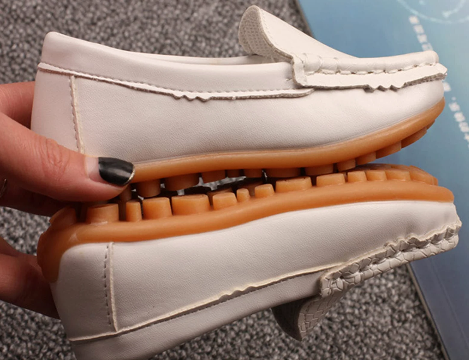 Mocassins pour Enfant Cuir Bateau Chaussures Garçon Mode Oxford Chaussures Fille Décontracté Confortable Mocassin Plates Loafers, Blanc 26 EU = 27 CN