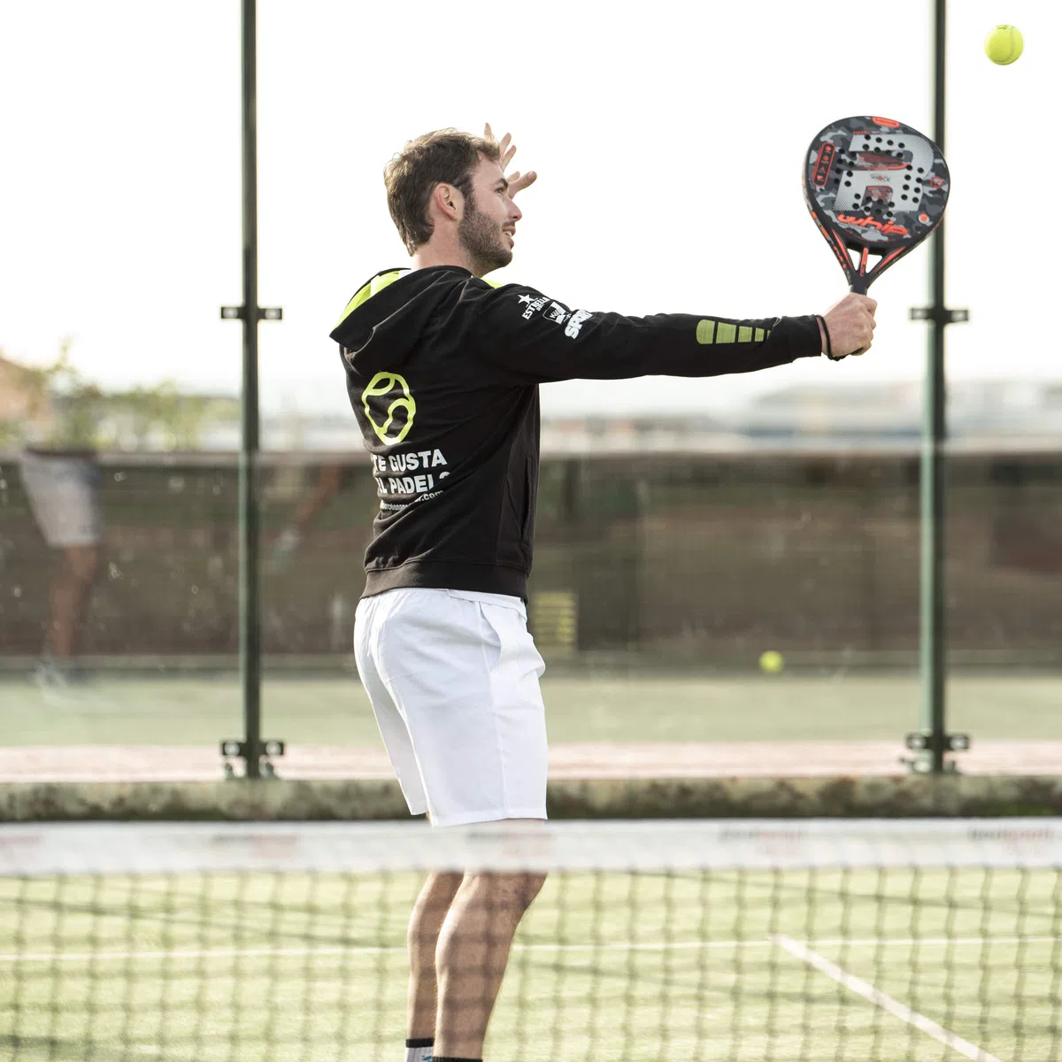 Barcelona Padel Tour | Short pour Hommes avec Poches | Short en Tissu léger et Respirant avec Impression spéciale Padel | Vêtements de Sport…