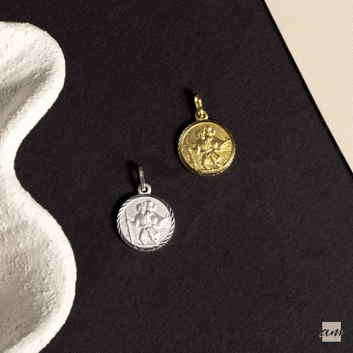 Amberta Pendentif avec Saint Christophe en Argent Sterling 925 - Médaillon Protecteur pour Homme et Femme - Médaille pour les Voyageurs - Différents Modèles