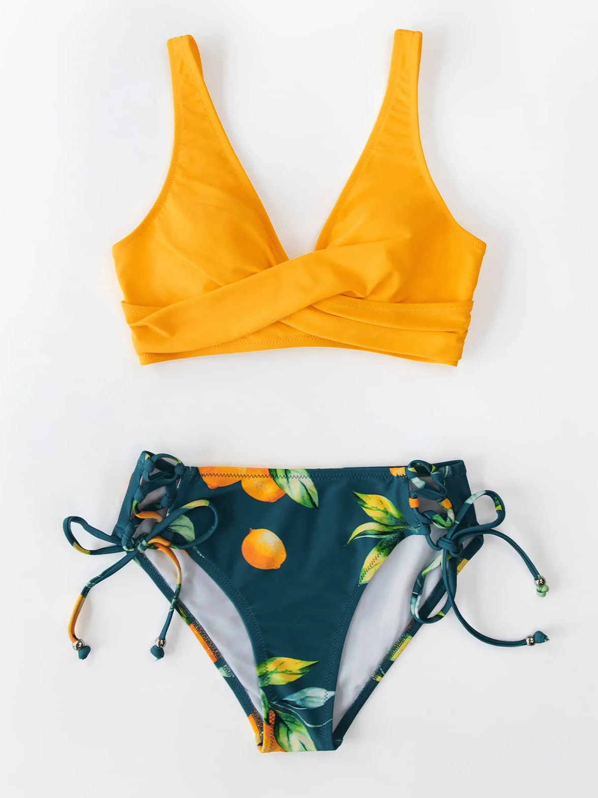 CUPSHE Femme Bikini Froncé et Torsadé Ensemble Bikini à laçage Imprimé Floral Maillots de Bain 2 Pièces