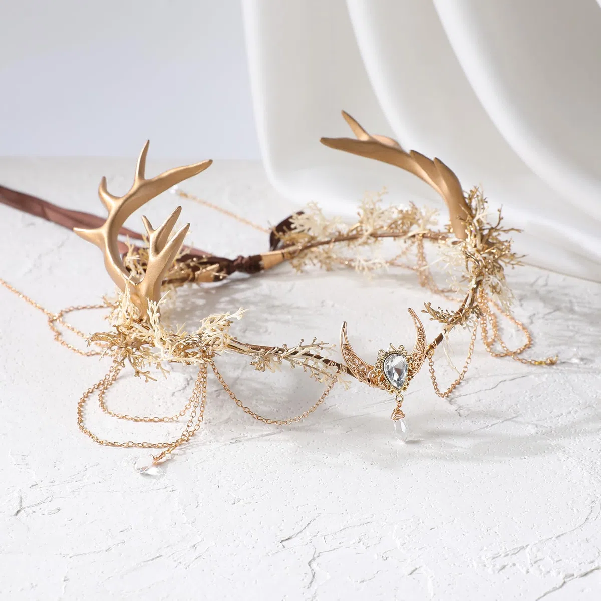 MOSTORY Couronne de fleurs pour costume de chevreuil, couronne de fleurs dorées avec pompon et lune pour cosplay, costume de carnaval