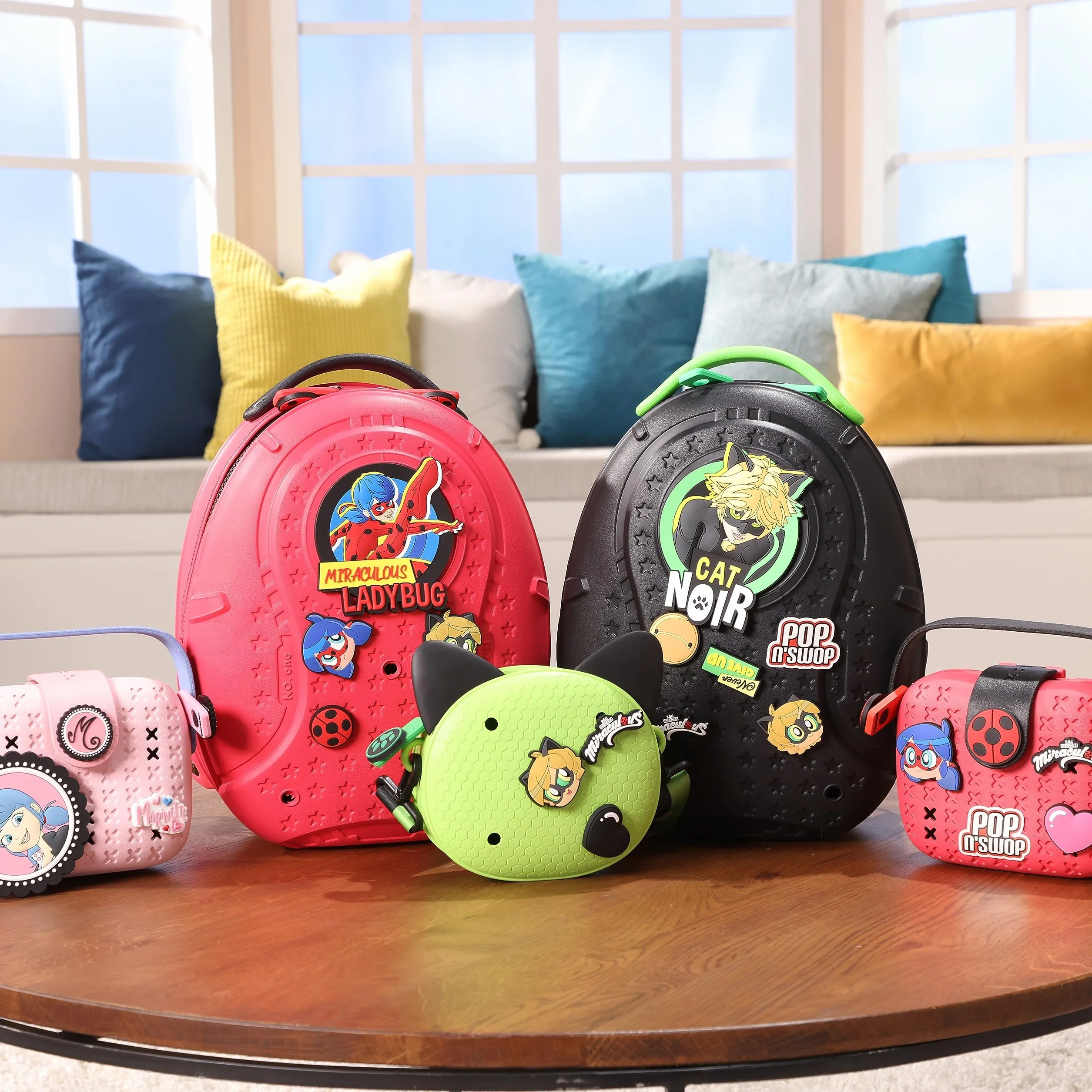 Miraculous Ladybug - Pop n' Swop - Sac à Main pour Enfants, avec 4 Badges à Clipser, Anse et Fermeture éclair, Sac léger, Durable et imperméable