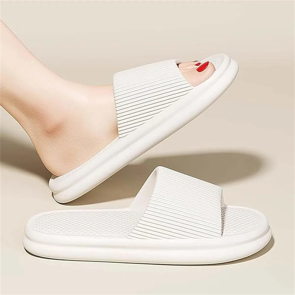 Claquettes Hommes Femmes Chaussons Antidérapants Pantoufles de Nuage Léger Pantoufles de Douche Souplesse Sliders Soft Tongs Sandales pour Maison,Jardin,Plage,Piscine