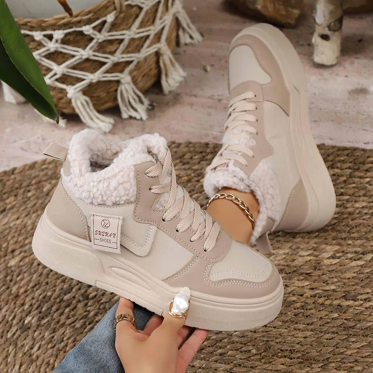 Bottes de Neige Femme Fourrées Bottes Femme Hiver Chaudes Antidérapantes Basket Montante Plateforme Bottine Botte de Neige Confort Chaussure Hiver Imperméable Snow Boots Bottines Chaussures Randonnée